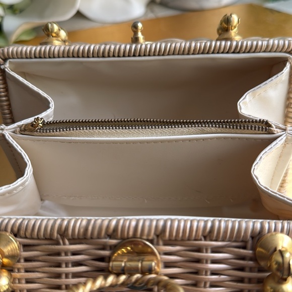 Vintage! 1950’s-60’s Vinyl Coated Wicker Bag - Picture 12 of 14
